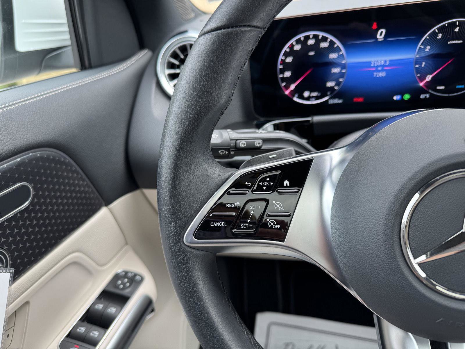 Certified 2025 Mercedes-Benz GLA 250 image 11