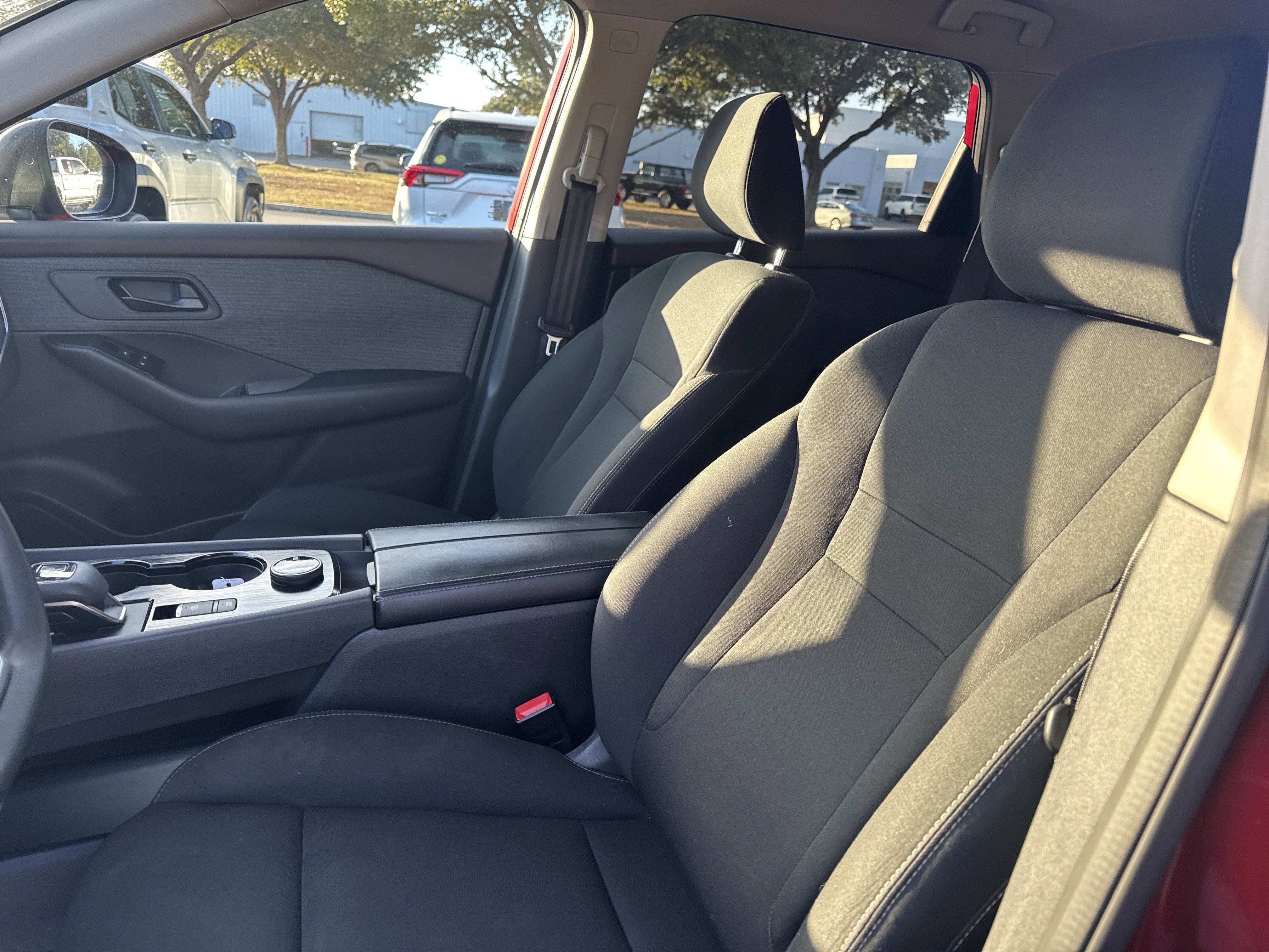 Used 2023 Nissan Rogue S image 14