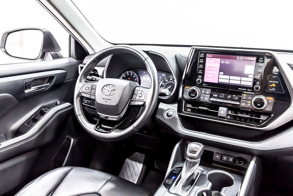 Used 2021 Toyota Highlander XLE image 19