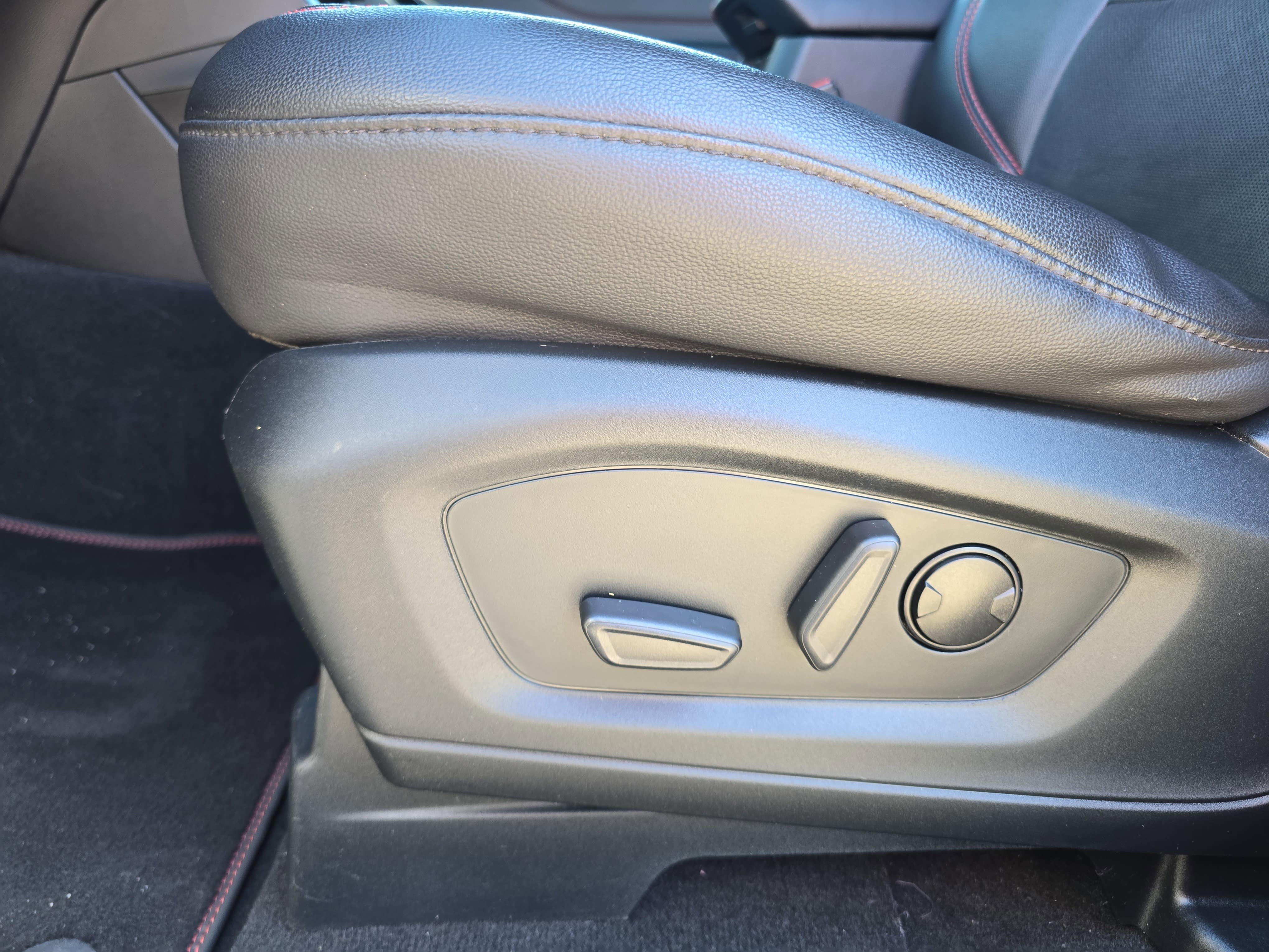 Used 2023 Ford Explorer ST-Line AWD/4WD image 30