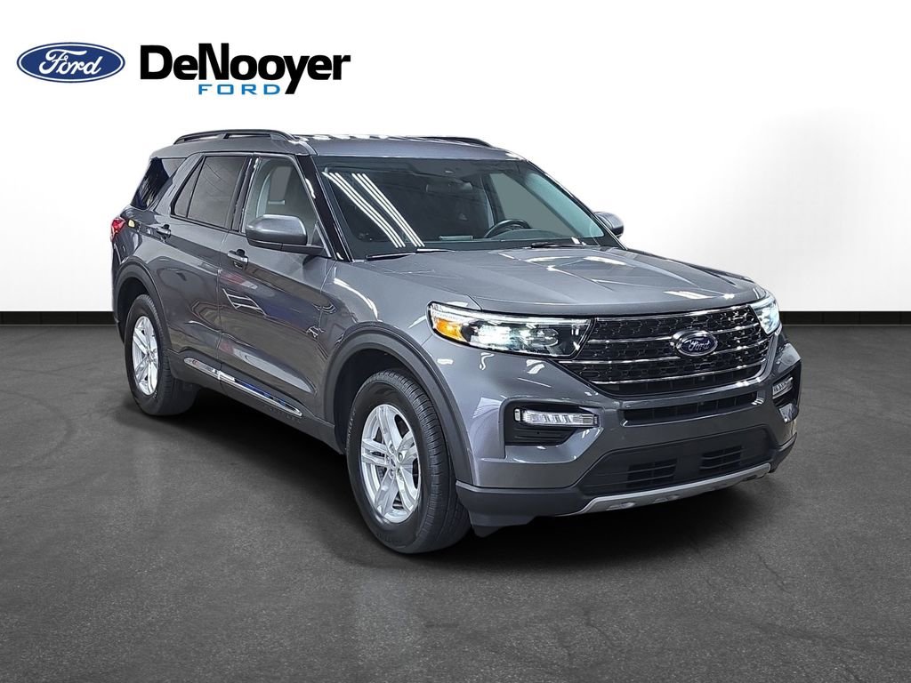 Used 2023 Ford Explorer XLT w/ Equipment Group 202A image 4