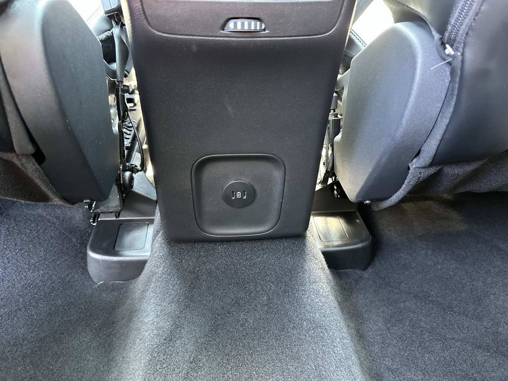 Used 2025 Ford Escape SE FWD image 30