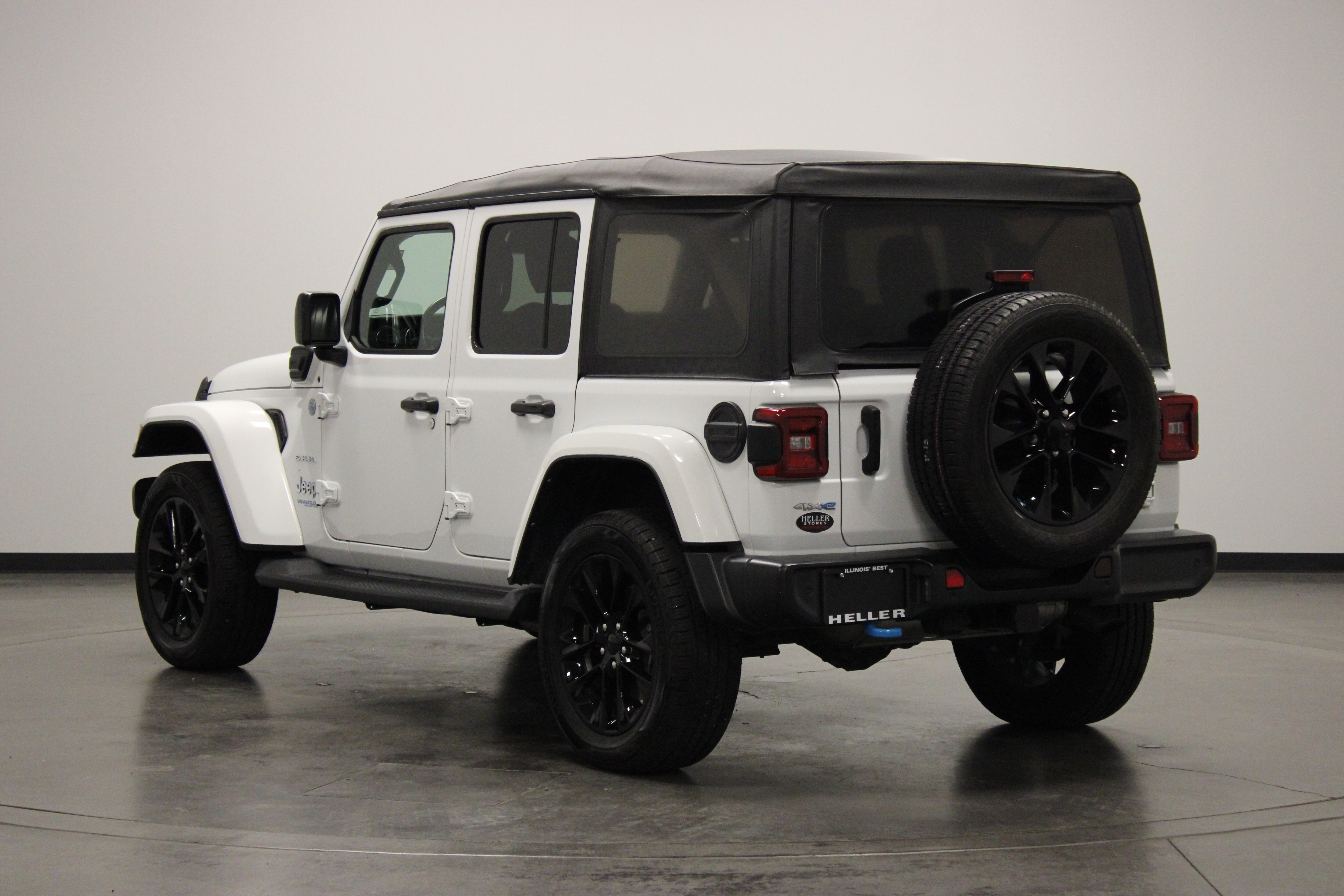 Used 2022 Jeep Wrangler Unlimited Sahara w/ Cold Weather Group AWD/4WD image 6