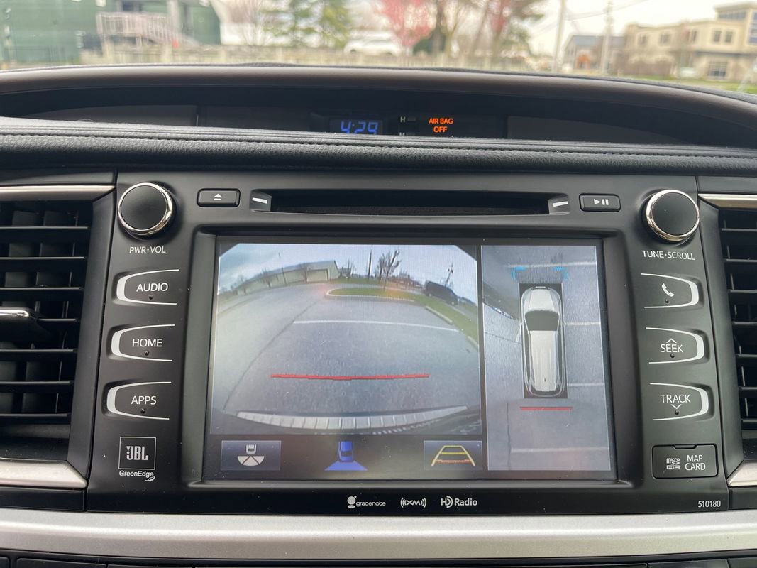 Used 2018 Toyota Highlander Limited Platinum AWD/4WD image 18
