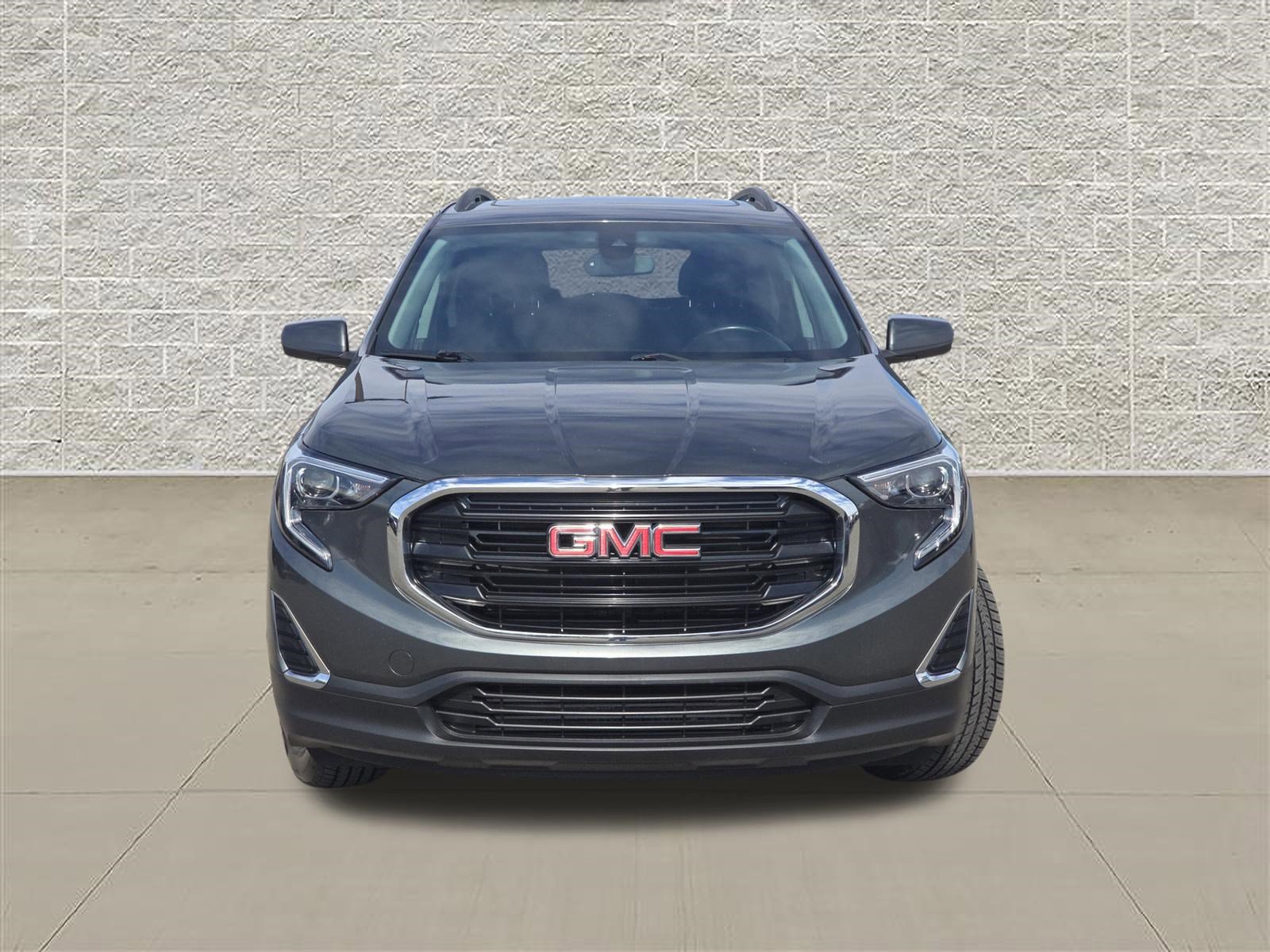 Used 2021 GMC Terrain SLE w/ Driver Convenience Package image 2