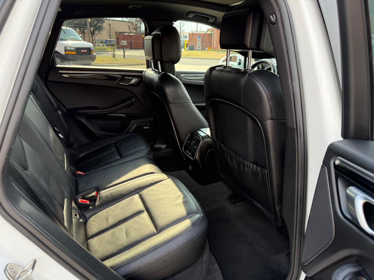 Used 2017 Porsche Macan S image 27