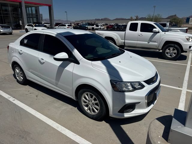 Used 2017 Chevrolet Sonic LT w/ Convenience Package FWD image 2