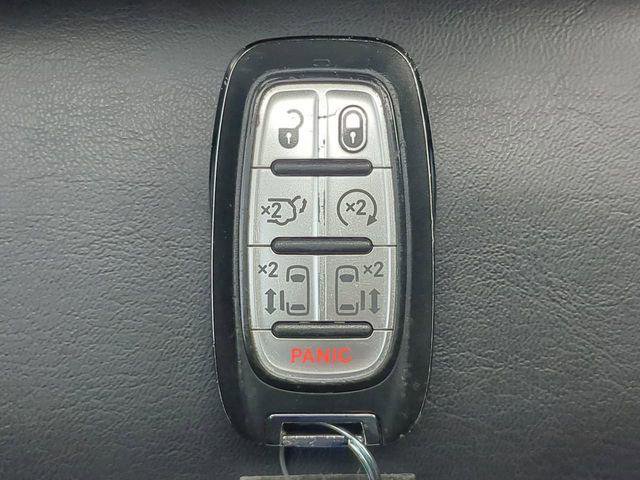 Certified 2023 Chrysler Pacifica Touring-L FWD image 37