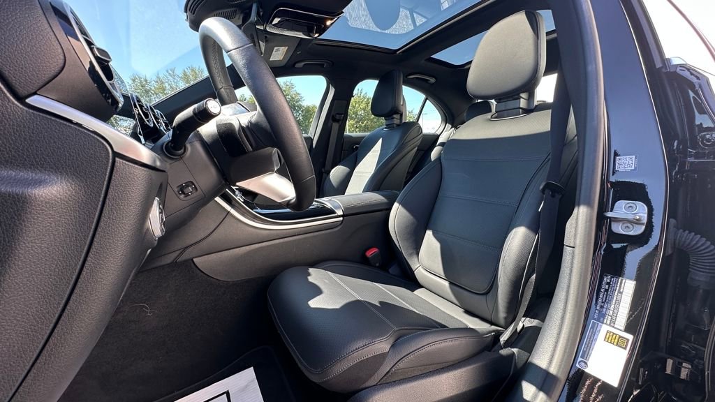 Used 2025 Mercedes-Benz C 300 Sedan image 3