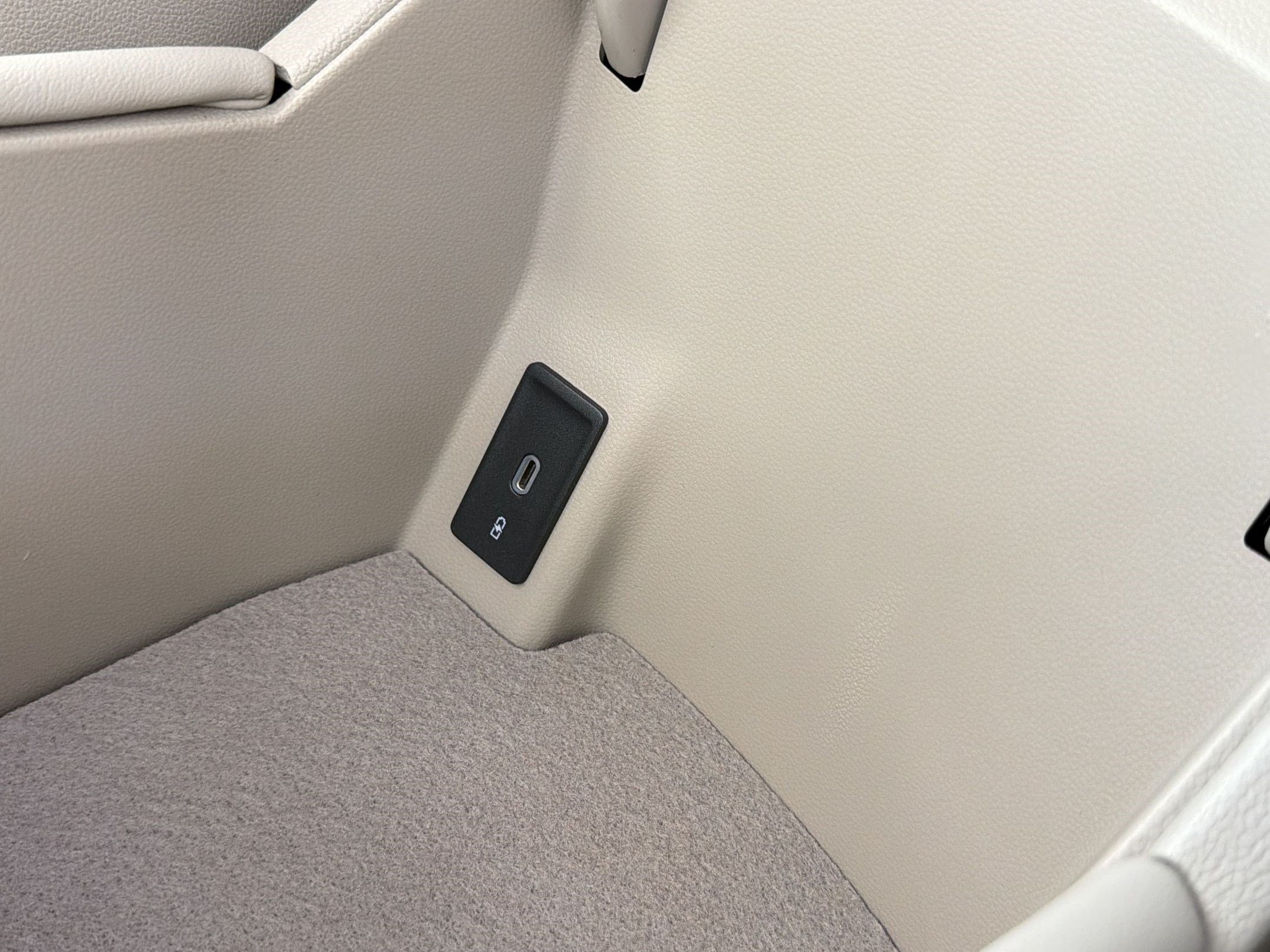 New 2026 Volkswagen Atlas SE FWD image 32