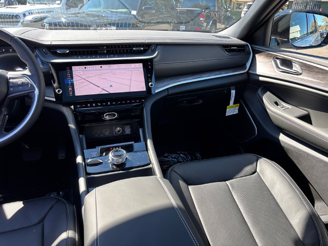 New 2027 Jeep Grand Cherokee L Limited AWD/4WD image 15