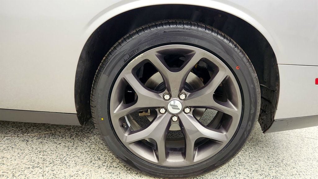 Used 2017 Dodge Challenger R/T RWD image 9