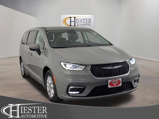 Used 2023 Chrysler Pacifica Touring-L