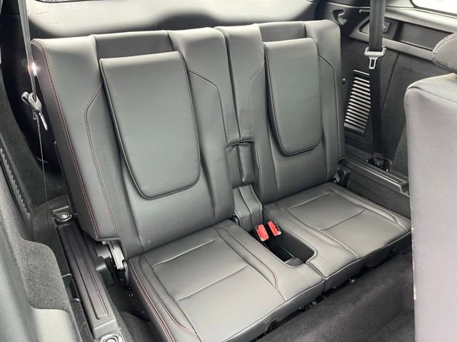 Used 2023 Land Rover Discovery Sport SE R-Dynamic image 13