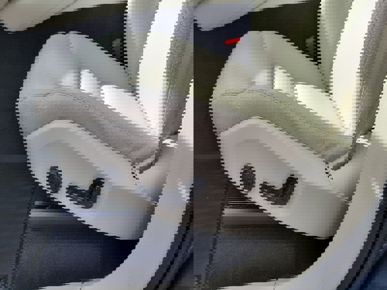 Certified 2024 Volvo XC90 T8 Plus image 10