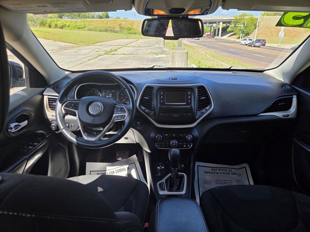 Used 2015 Jeep Cherokee Latitude w/ Comfort/Convenience Group image 5