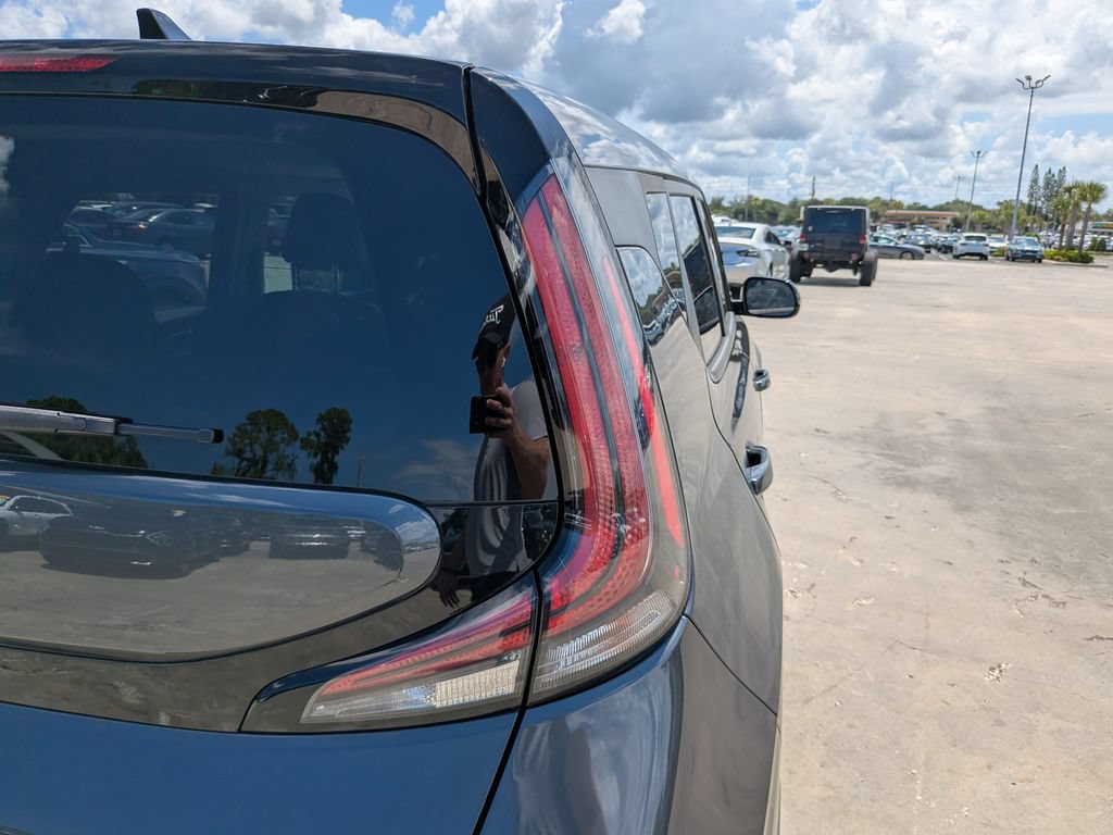 Certified 2023 Kia Soul GT-Line FWD image 11