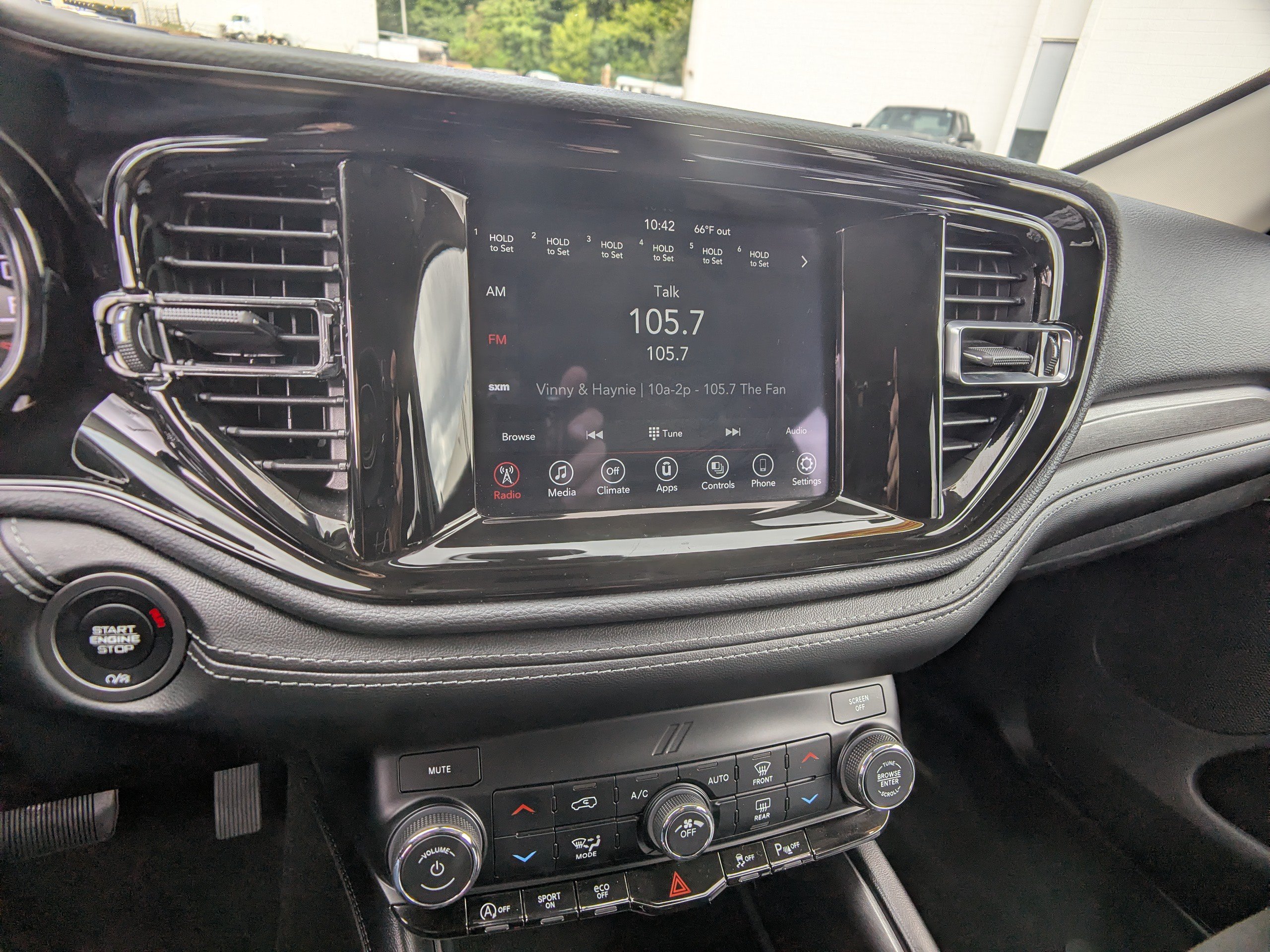Used 2022 Dodge Durango SXT AWD/4WD image 21