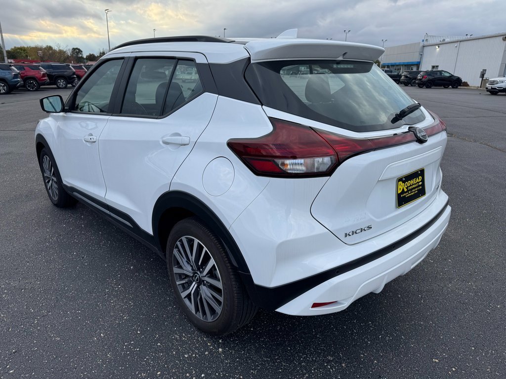 Used 2024 Nissan Kicks SR image 3