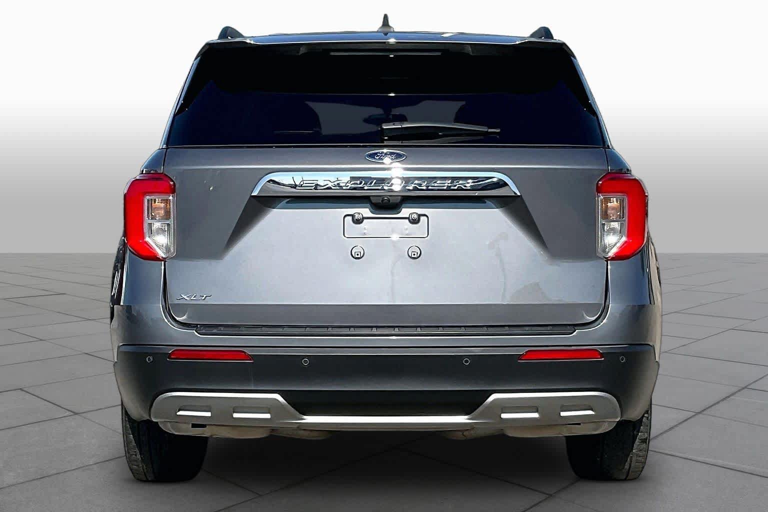Used 2023 Ford Explorer XLT w/ Equipment Group 202A RWD image 5