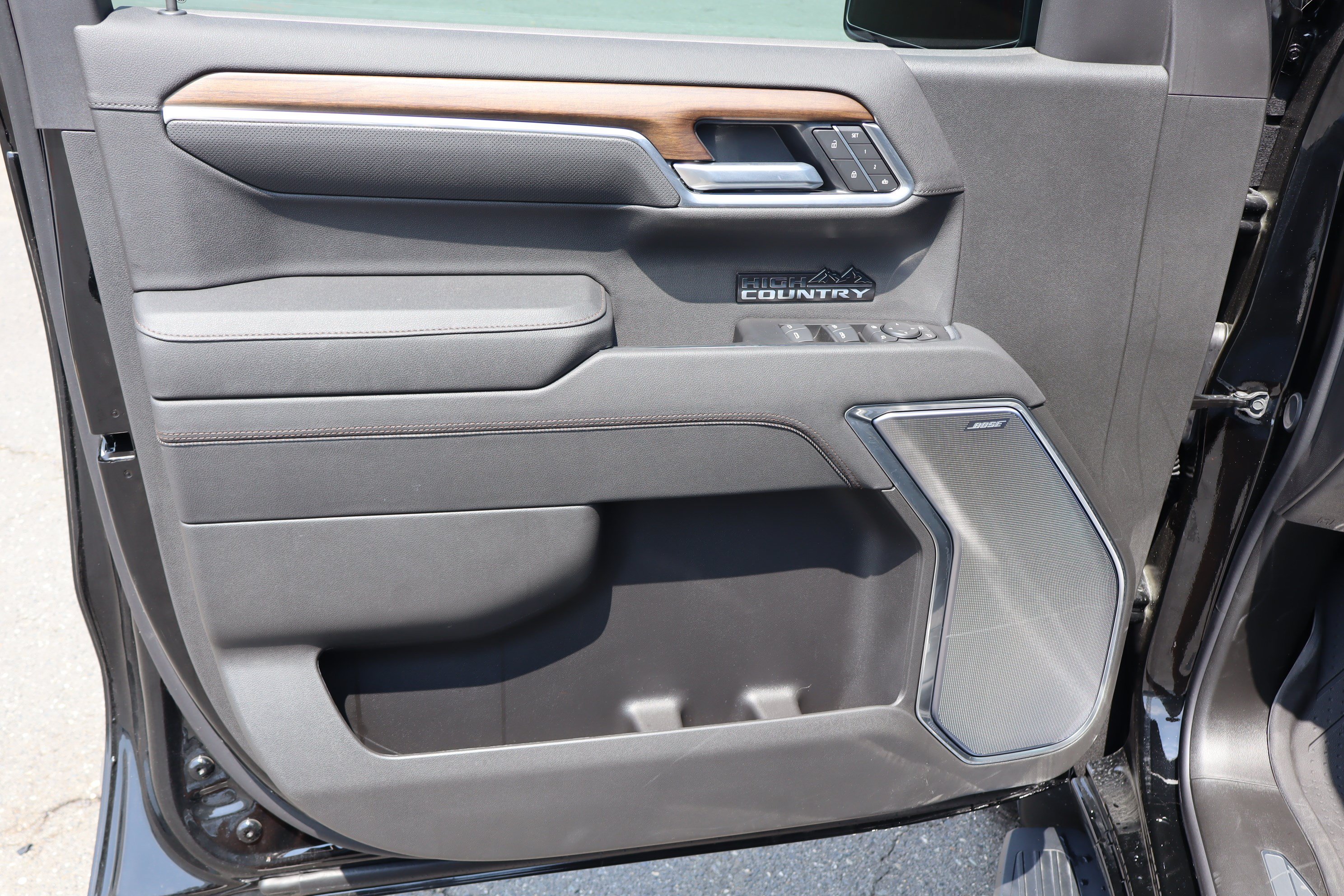 New 2026 Chevrolet Silverado 1500 High Country w/ High Country Premium Package AWD/4WD image 12