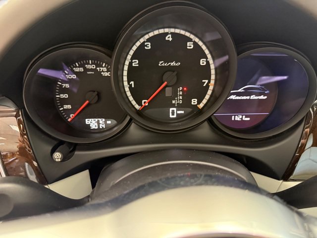 Used 2016 Porsche Macan Turbo AWD/4WD image 21
