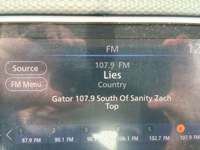Used 2018 Nissan Kicks SV FWD image 19