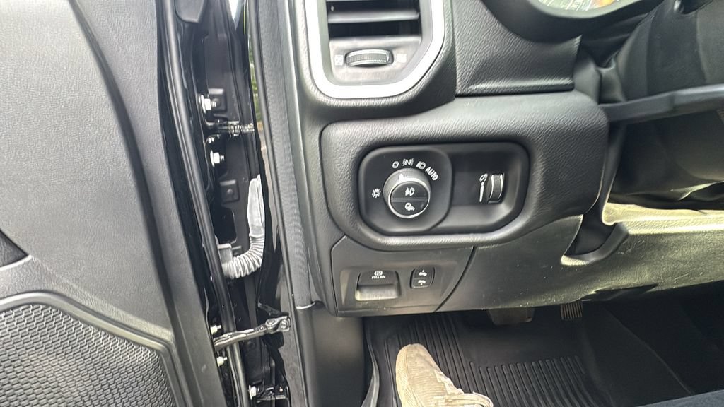 Used 2023 RAM 1500 Big Horn AWD/4WD image 16