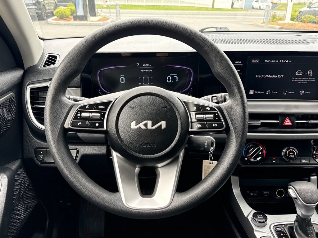Used 2026 Kia Seltos LX FWD image 16