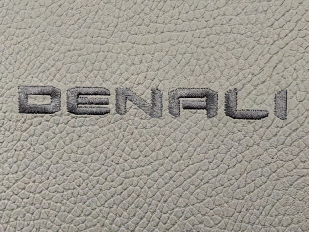 Used 2025 GMC Yukon Denali w/ Sun & Power Step Package AWD/4WD image 72