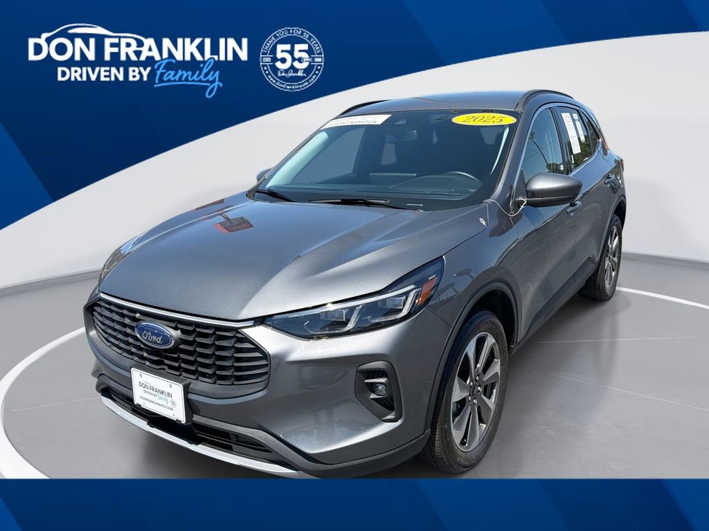 Used 2025 Ford Escape Platinum AWD/4WD image 1