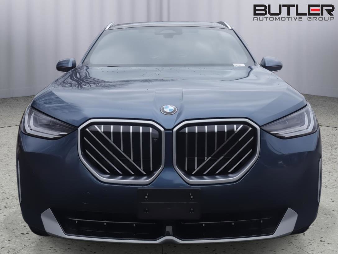 Used 2025 BMW X3 xDrive30i w/ Premium Package image 2