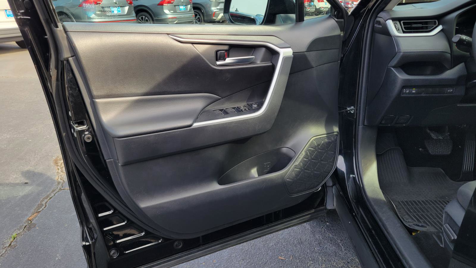 Used 2023 Toyota RAV4 XLE w/ Convenience Package image 17