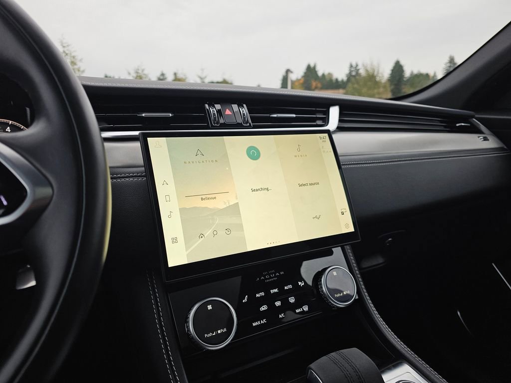 Used 2024 Jaguar F-PACE R-Dynamic S image 27