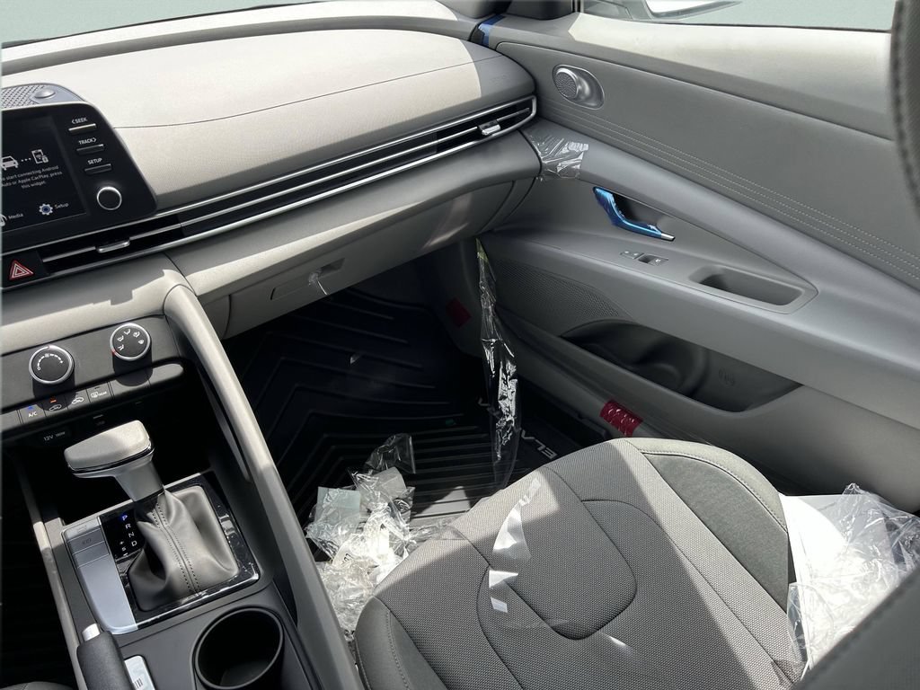 New 2026 Hyundai Elantra SE FWD image 18