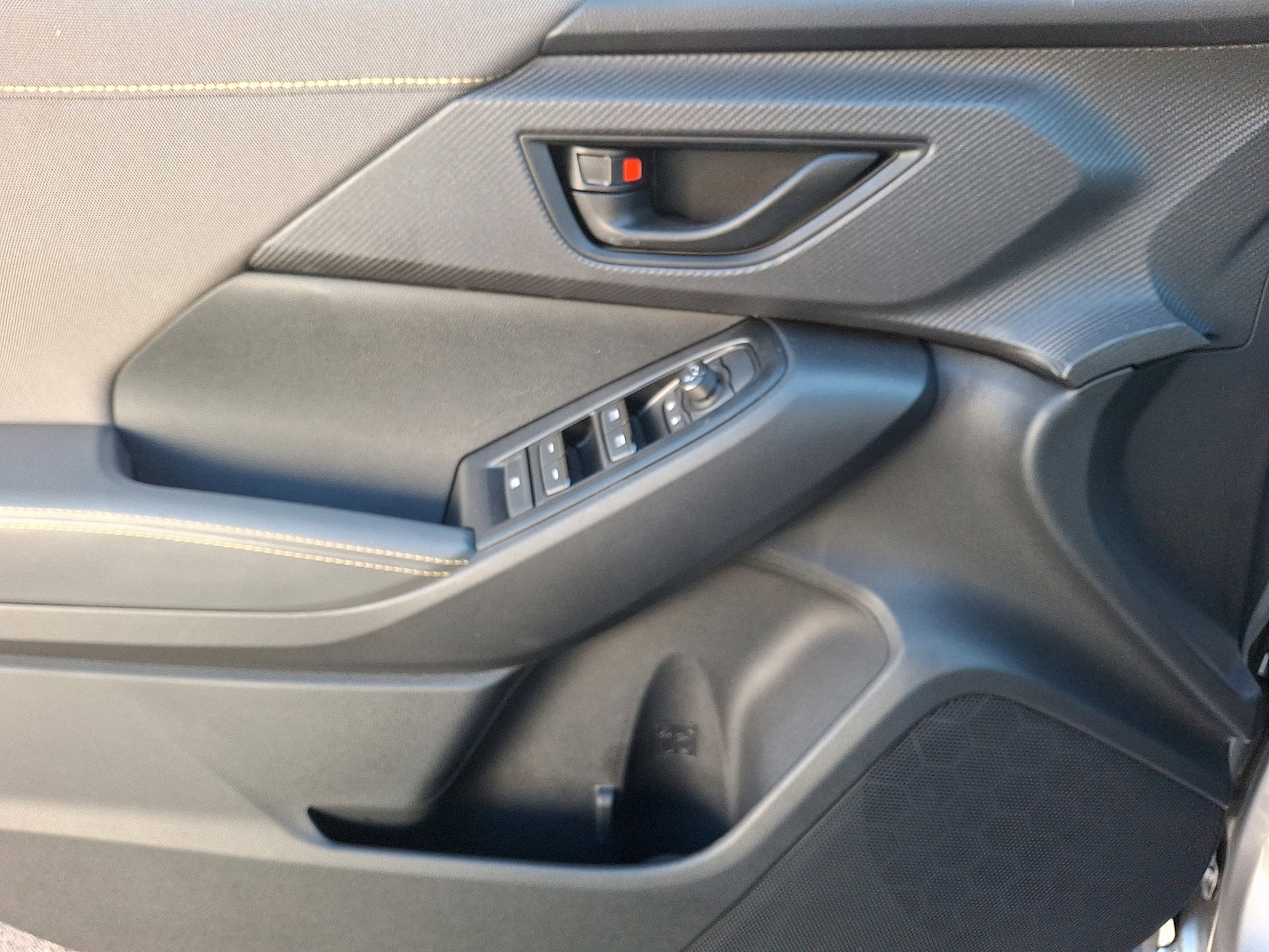 Certified 2025 Subaru Crosstrek 2.5i Sport w/ Crosstrek Mirror Package image 12