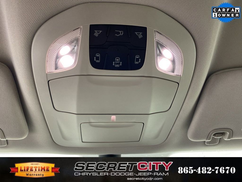 Used 2024 Chrysler Pacifica Touring-L image 19