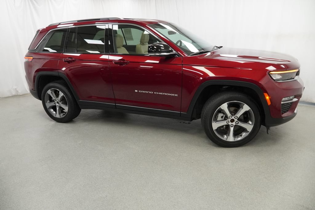 Certified 2025 Jeep Grand Cherokee Limited AWD/4WD image 10