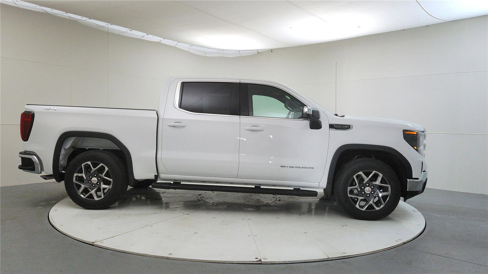 New 2026 GMC Sierra 1500 SLE image 8