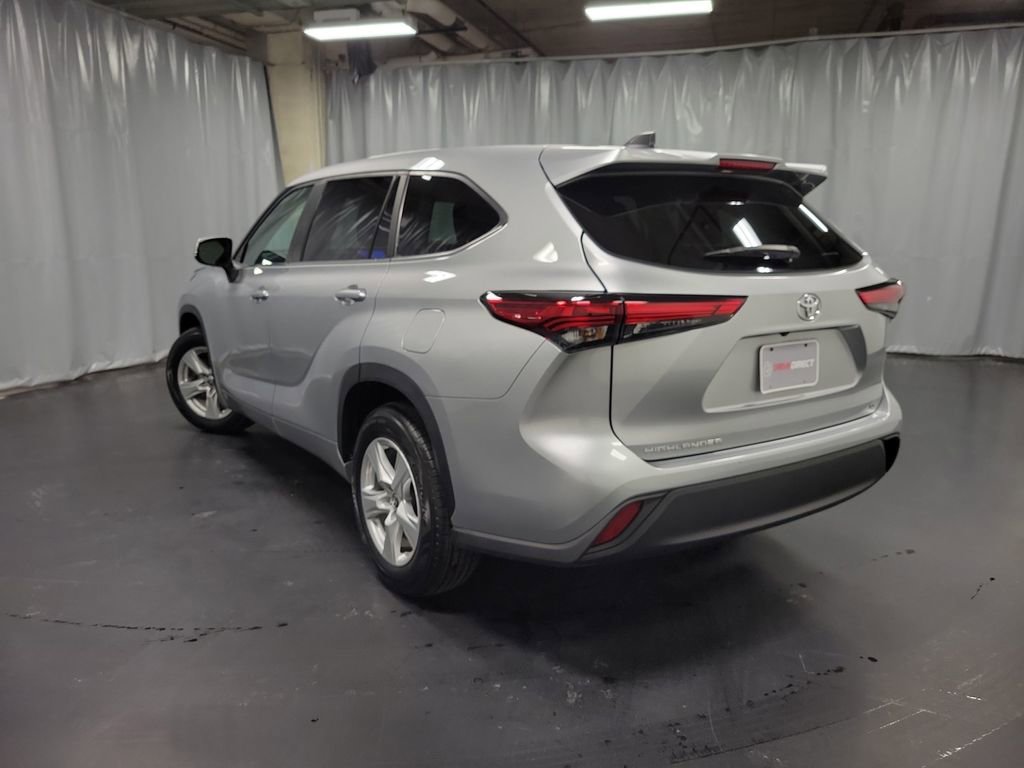 Used 2023 Toyota Highlander LE image 6