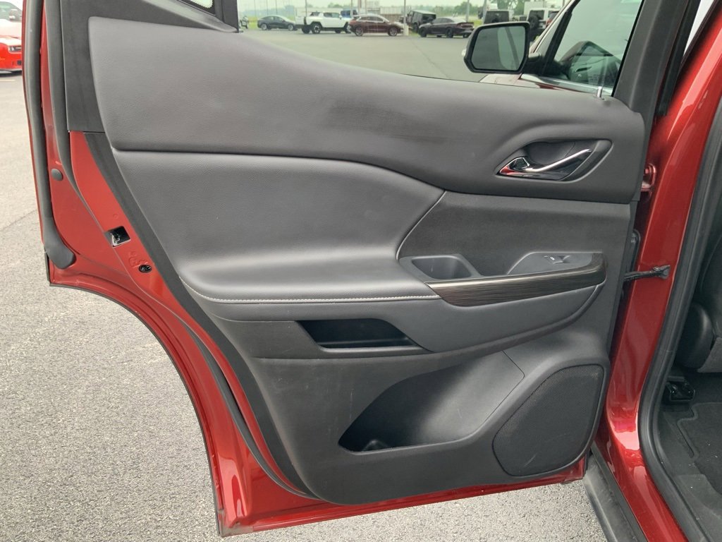 Used 2023 GMC Acadia SLT image 58