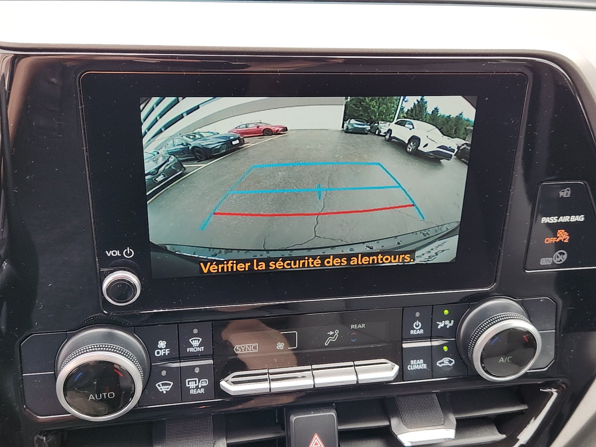 Certified 2024 Toyota Highlander LE FWD image 15