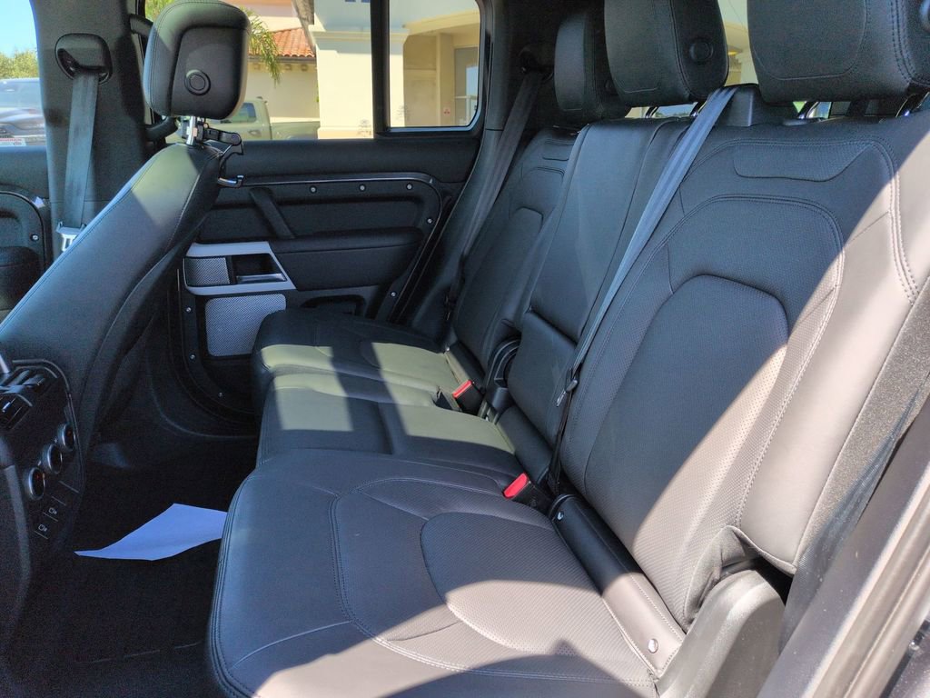 Used 2023 Land Rover Defender 130 SE image 25