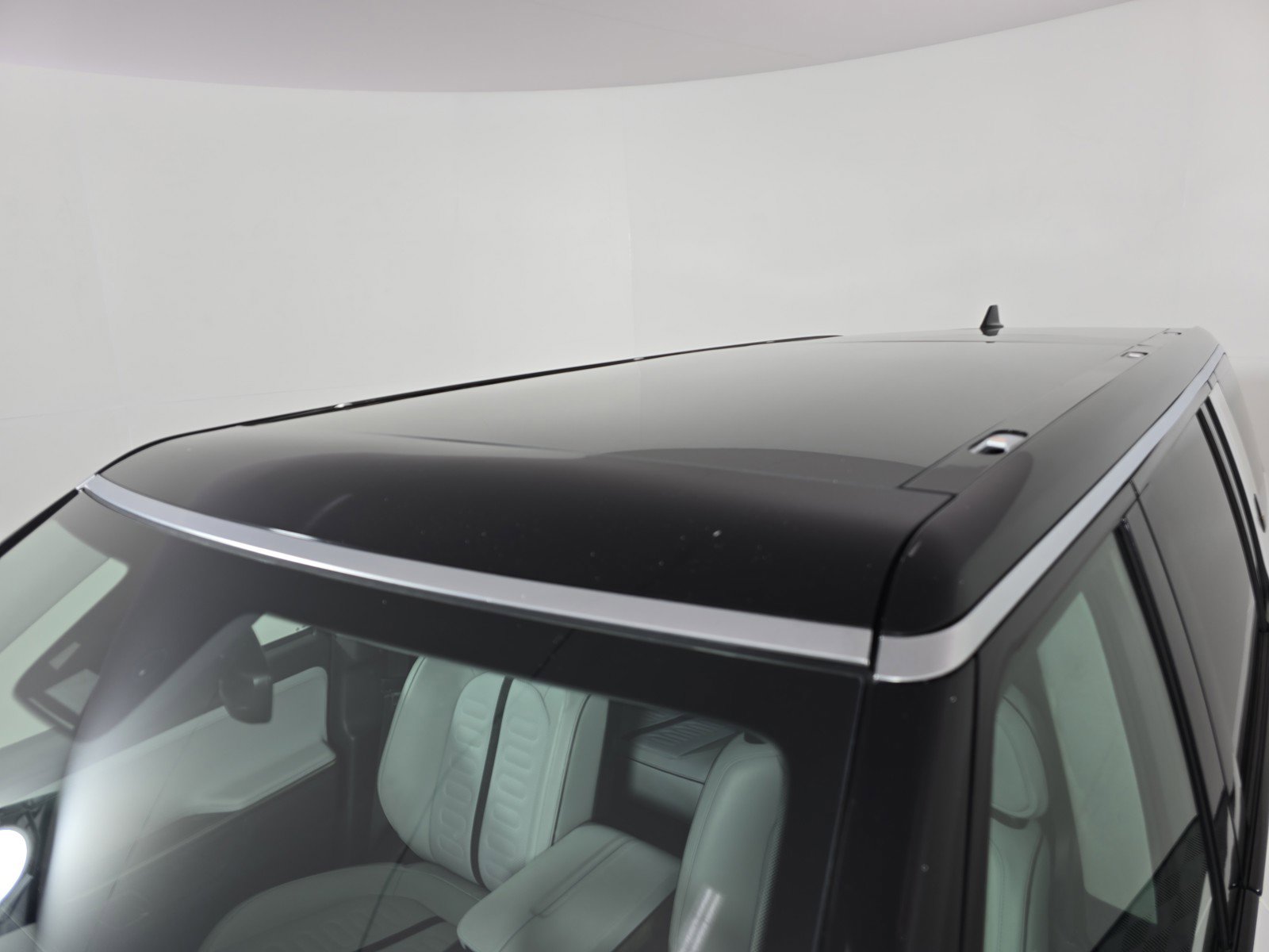 Used 2024 Rivian R1S Adventure AWD/4WD image 13