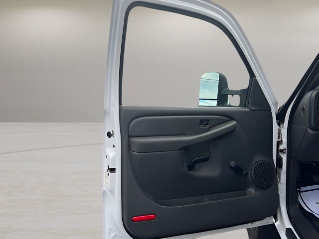 Used 2004 Chevrolet Silverado 2500 W/T RWD image 9