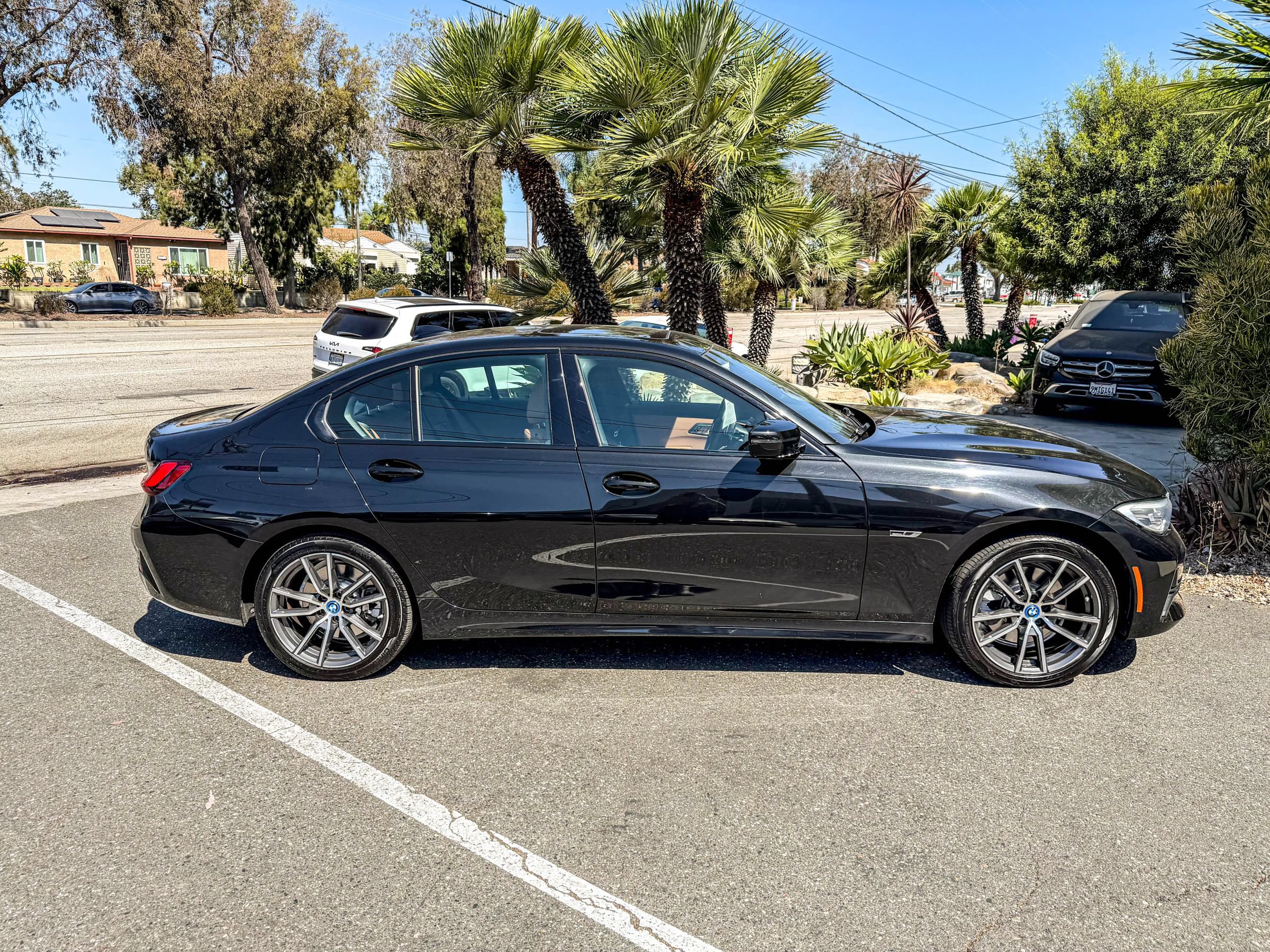 Used 2022 BMW 330e w/ Driving Assistance Package RWD image 16