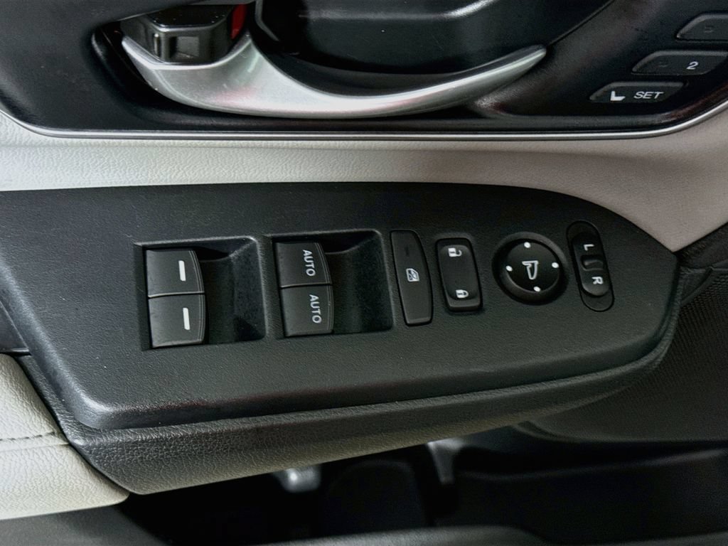 Used 2019 Honda CR-V EX-L image 16