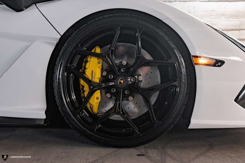 Used 2024 Lamborghini Revuelto image 17