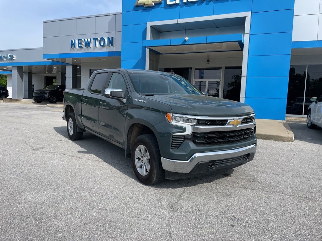 Used 2025 Chevrolet Silverado 1500 LT AWD/4WD image 2