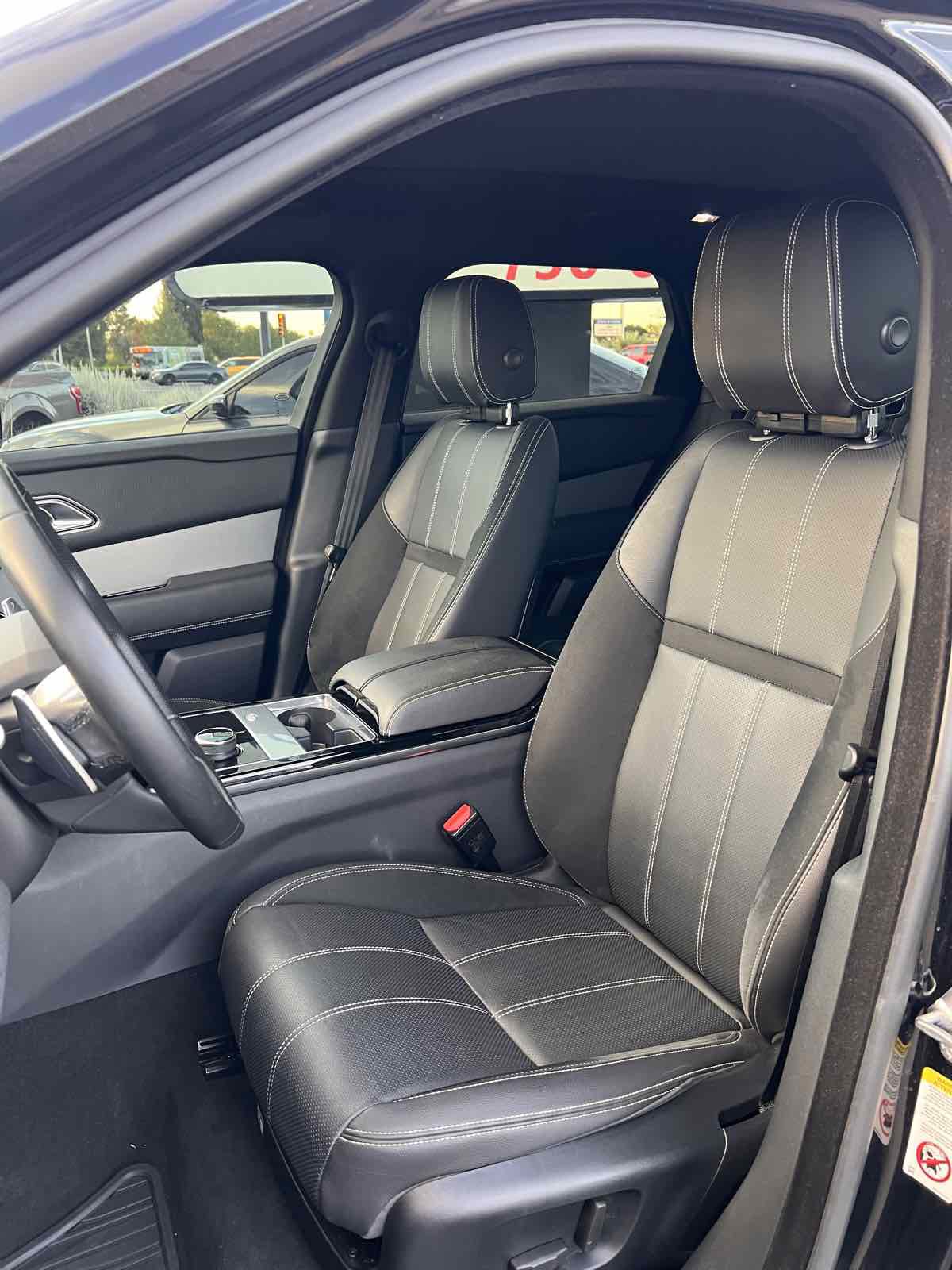 Used 2019 Land Rover Range Rover Velar R-Dynamic SE image 12